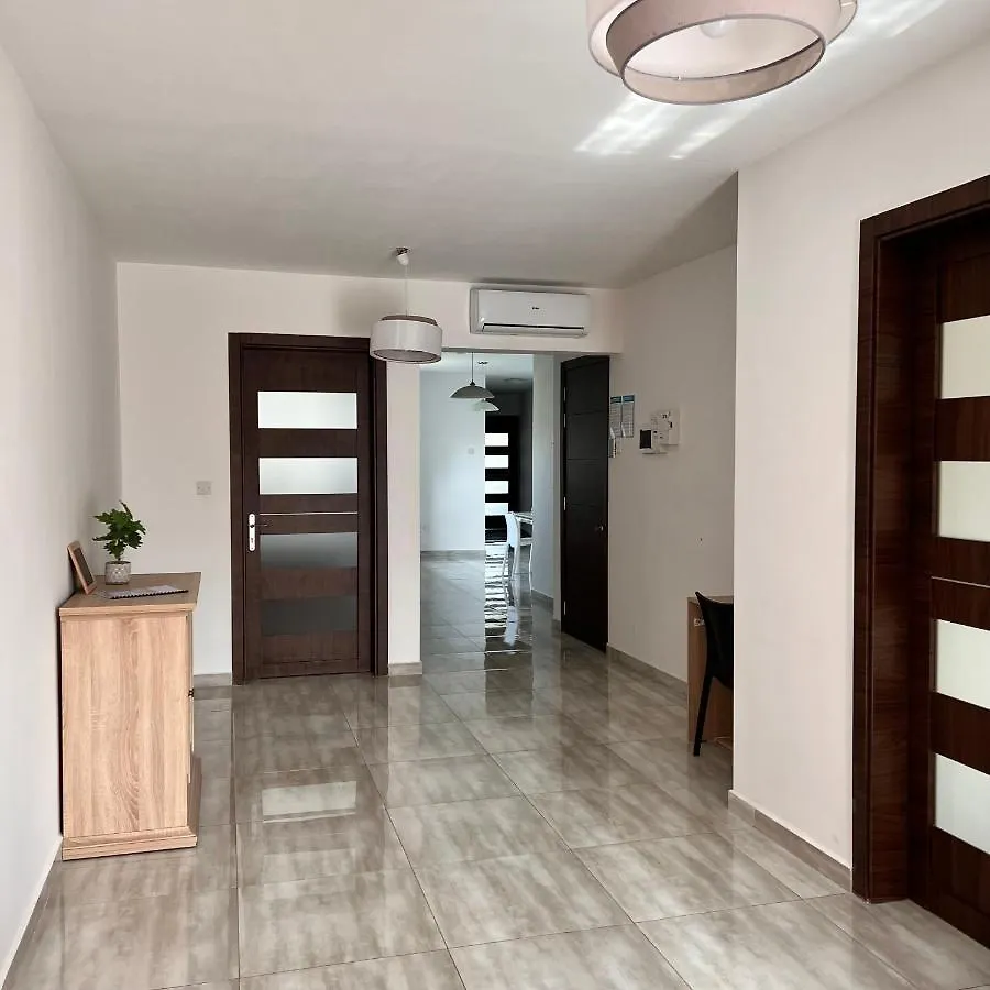 F4 Room 1, Private Double Room With Private Bathroom And Balcony Msida Homestay